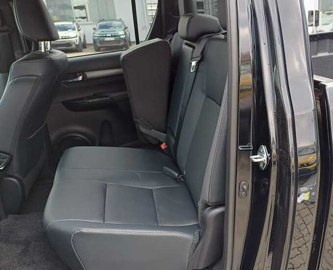 Toyota Hilux Invincible Double Cab 2.8 D-4D AUTOM./NAVI/KAMERA