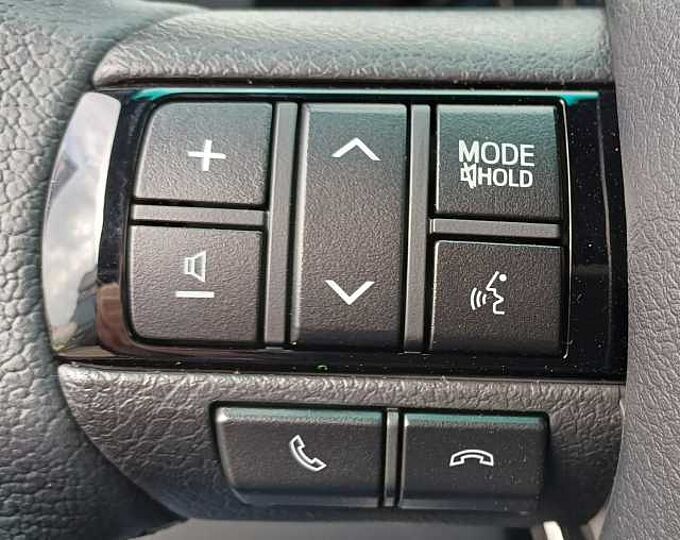 Toyota Hilux Invincible Double Cab 2.8 D-4D AUTOM./NAVI/KAMERA