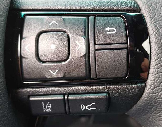 Toyota Hilux Invincible Double Cab 2.8 D-4D AUTOM./NAVI/KAMERA