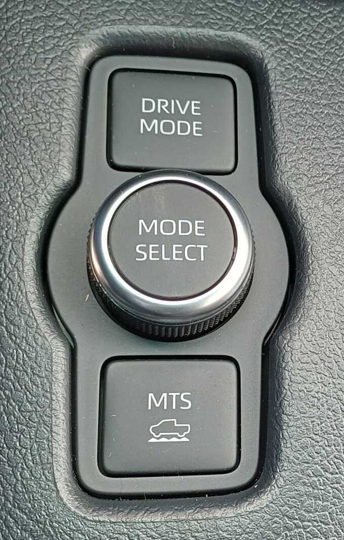 Toyota Hilux Invincible Double Cab 2.8 D-4D AUTOM./NAVI/KAMERA