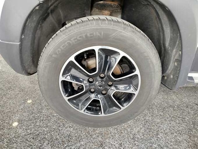 Dacia Duster SCe 115 4x4 Laureate *LEDERSITZE/SHZ/NAVI*