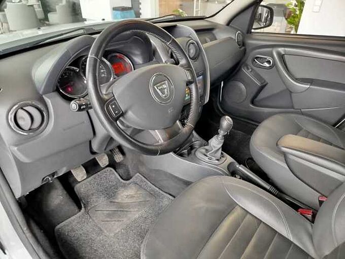 Dacia Duster SCe 115 4x4 Laureate *LEDERSITZE/SHZ/NAVI*