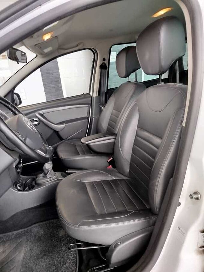 Dacia Duster SCe 115 4x4 Laureate *LEDERSITZE/SHZ/NAVI*