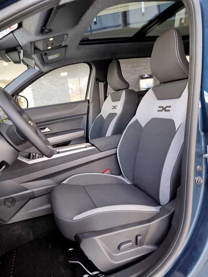 Dacia Bigster Journey Hybrid 155 /AHK/WINTER+/CITY/PANO/19ZOLL