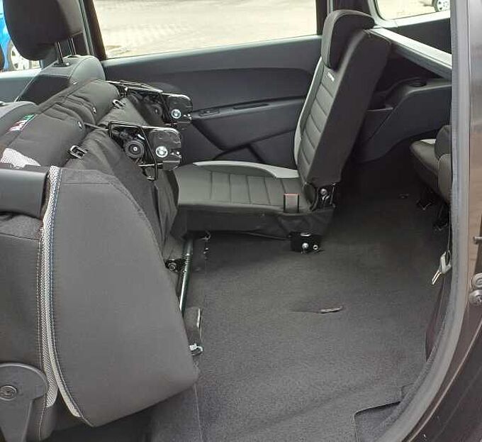 Dacia Lodgy Stepway Blue dCi 115 (7-Sitzer) Euro 6, Navi, Sitzheiz.
