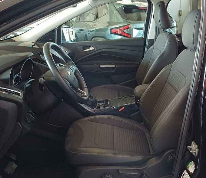 Ford Kuga Black & Silver 4x4 Autom. Navi, WiPa, Pano