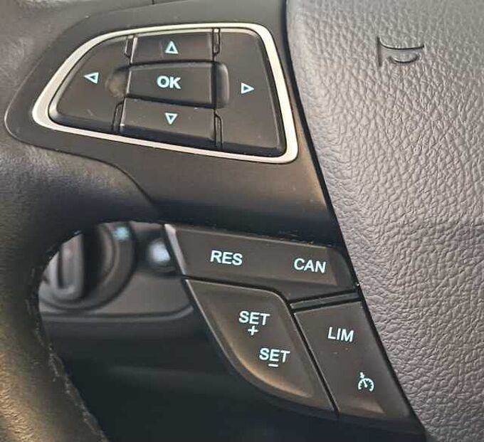 Ford Kuga Black & Silver 4x4 Autom. Navi, WiPa, Pano
