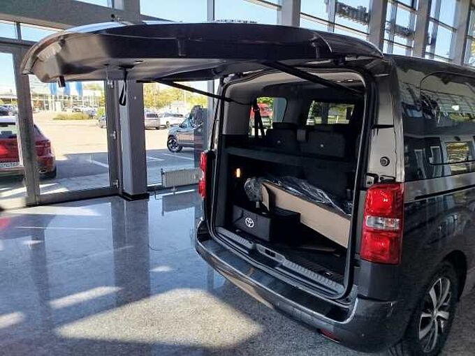 Toyota Proace Verso Team-D 8-Si. Autom. Behindertengerecht