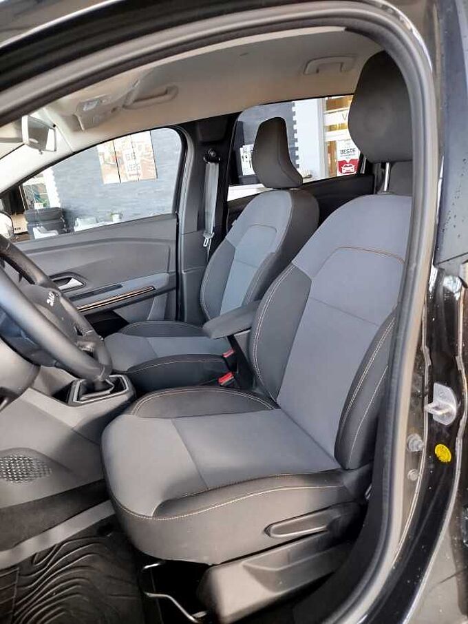 Dacia Jogger Extreme+ TCe 110 7-Sitzer NAVI/SHZ/KAMERA/PDC