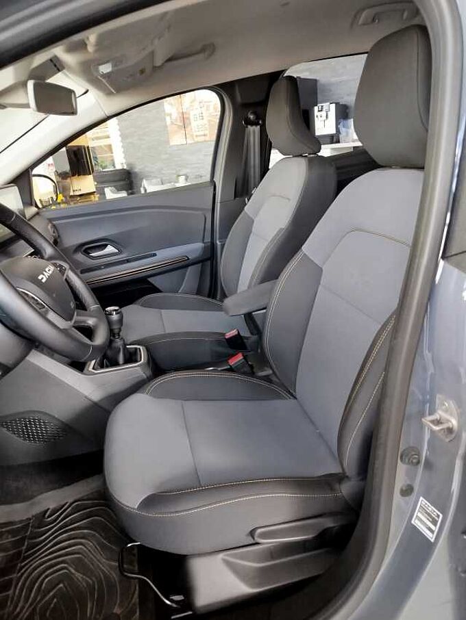 Dacia Jogger Extreme+ TCe 110 7-Sitzer NAVI/SHZ/KAMERA/PDC*