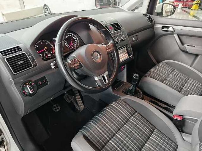 Volkswagen Touran Cross 2.0 TDI *AHK/SHZ/XENON/8-FACH*
