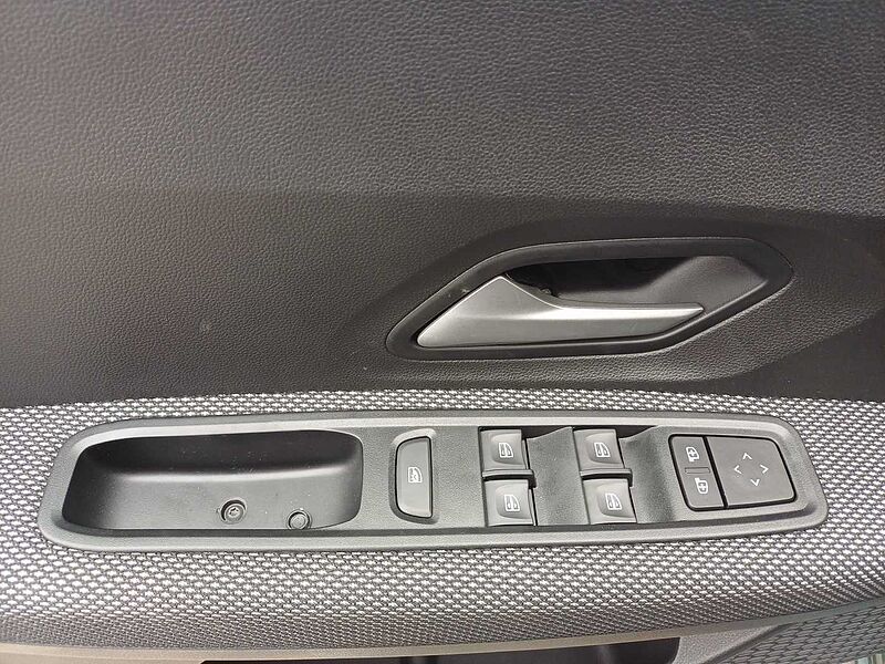 Dacia Sandero Expression TCe 90/Navi/Kamera/PDC vo. + hi.