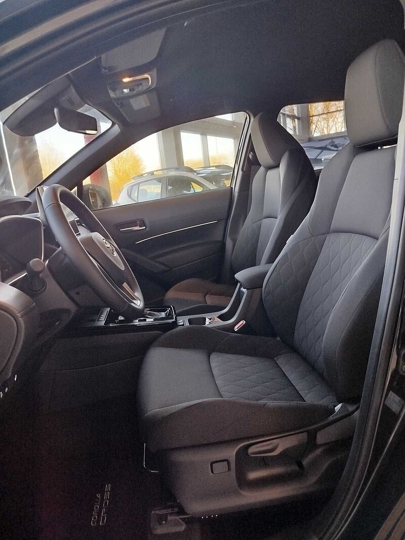 Toyota Corolla Cross 2.0 Hybrid Style/Teamplay. SOFORT!