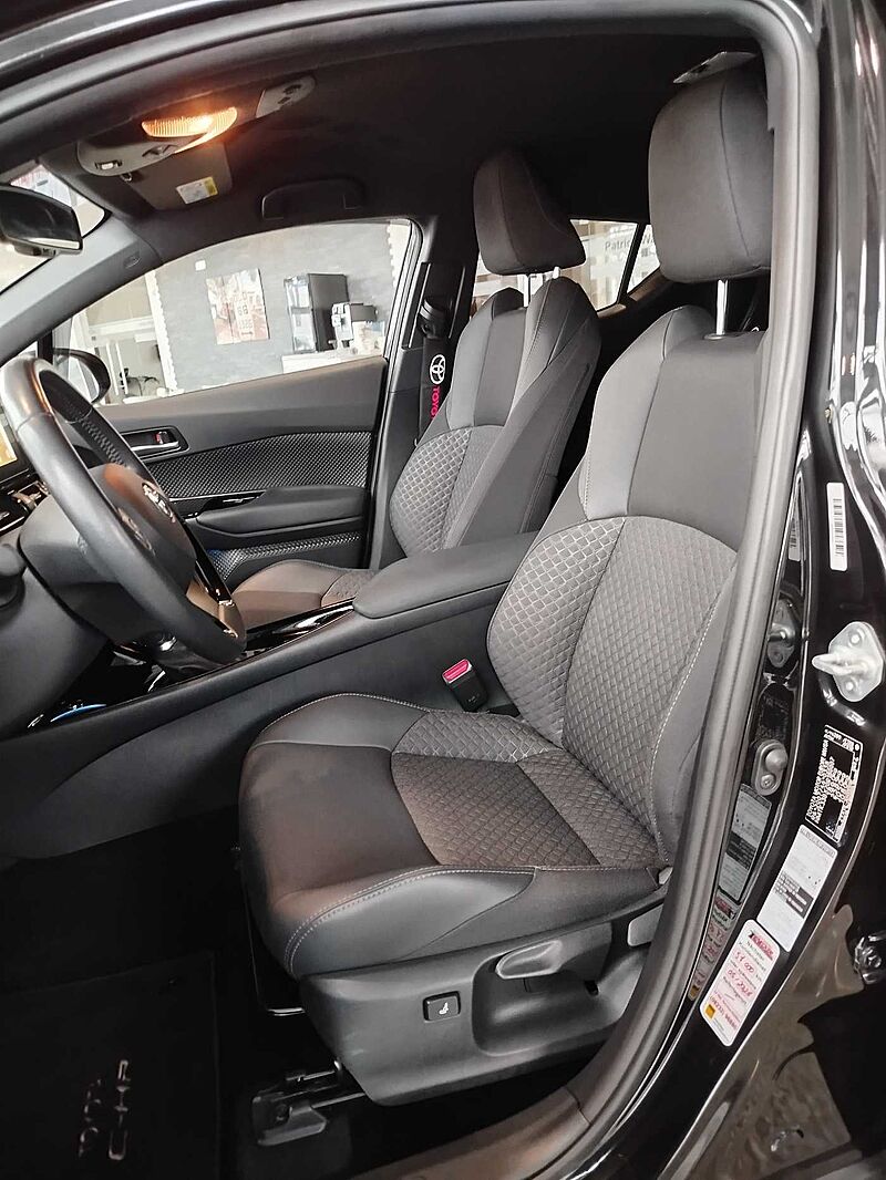Toyota C-HR 1.8 Hybrid Team-D NAVI/KAMERA/SHZ/LHZ