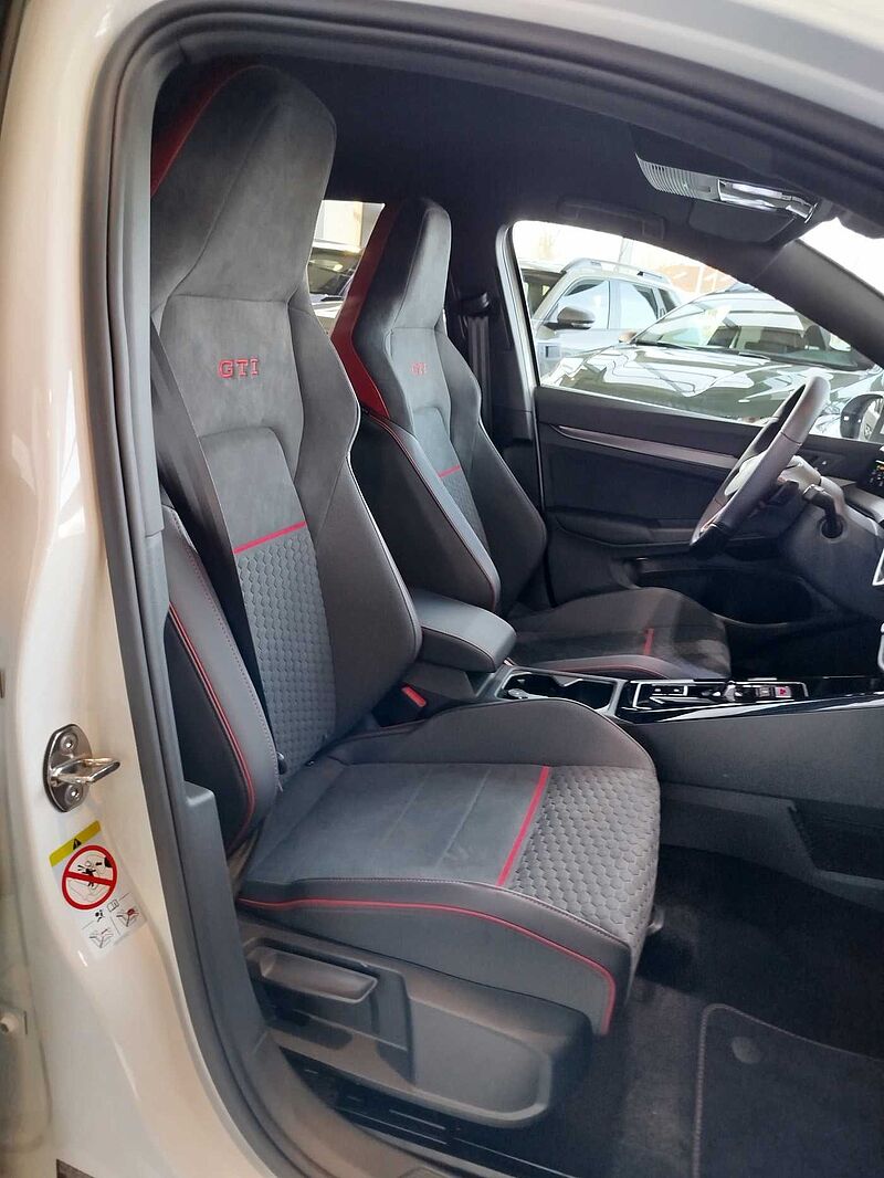 Volkswagen Golf VIII GTI CLUBSPORT 2.0 TSI DSG *SOFORT! *