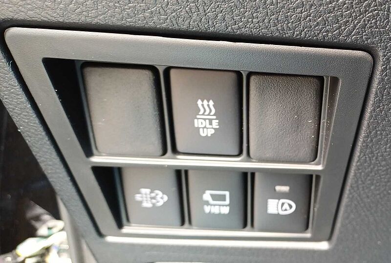 Toyota Hilux Invincible Double Cab 2.8 D-4D AUTOM. /NAVI/KAMERA