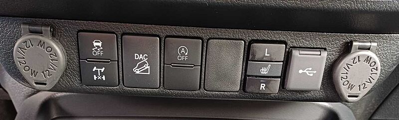 Toyota Hilux Invincible Double Cab 2.8 D-4D AUTOM. /NAVI/KAMERA