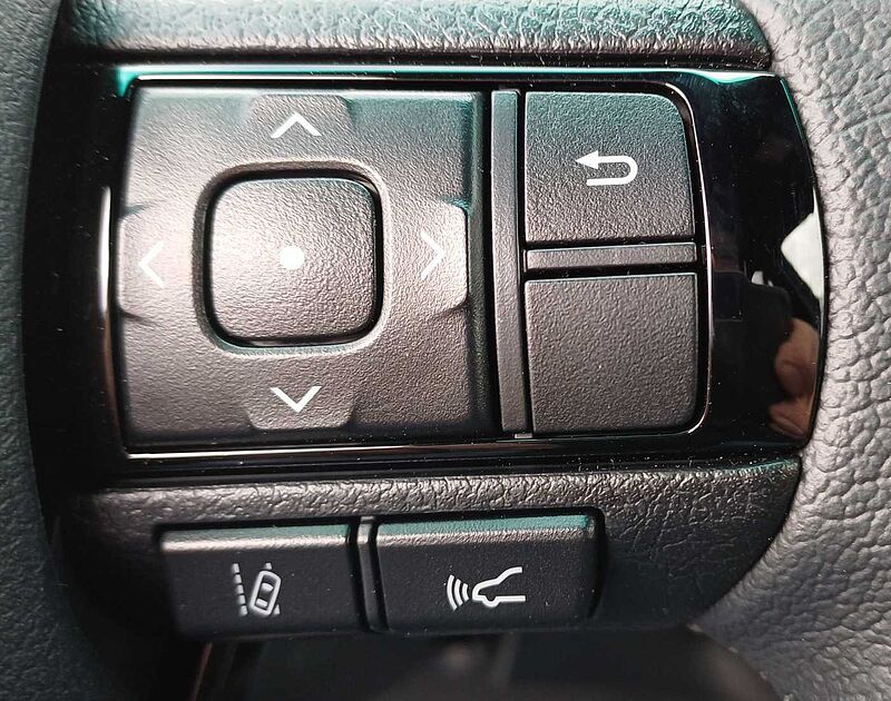 Toyota Hilux Invincible Double Cab 2.8 D-4D MildHybrid AUTOM. /NAVI/KAMERA