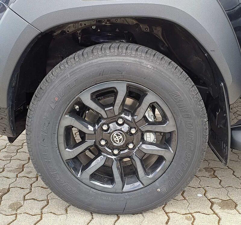 Toyota Hilux Invincible Double Cab 2.8 D-4D MildHybrid AUTOM. /NAVI/KAMERA
