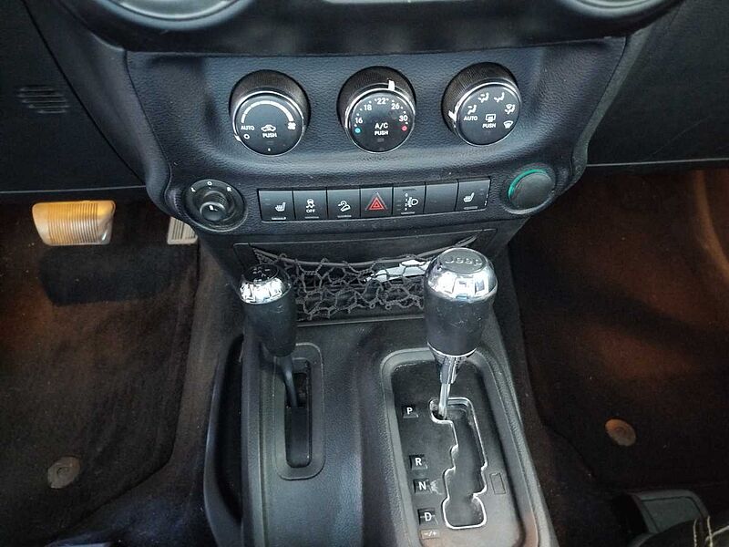 Jeep Wrangler Sahara 2.8 CRD Autom. AHK/SOFT+HARDTOP