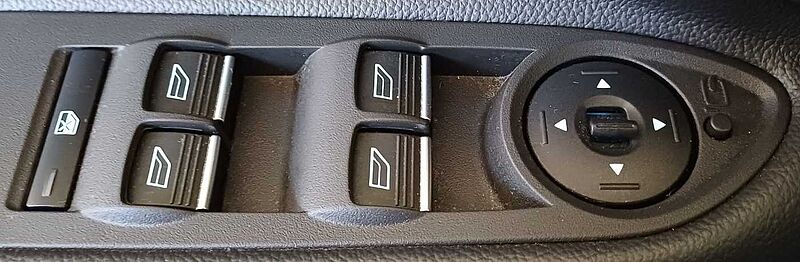 Ford Kuga Black & Silver 4x4 Autom. Navi, WiPa, Pano