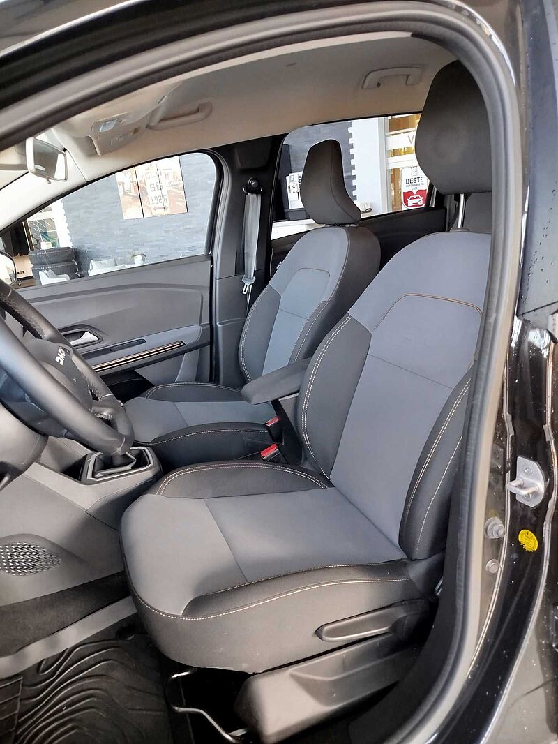 Dacia Jogger Extreme+ TCe 110 7-Sitzer NAVI/SHZ/KAMERA/PDC