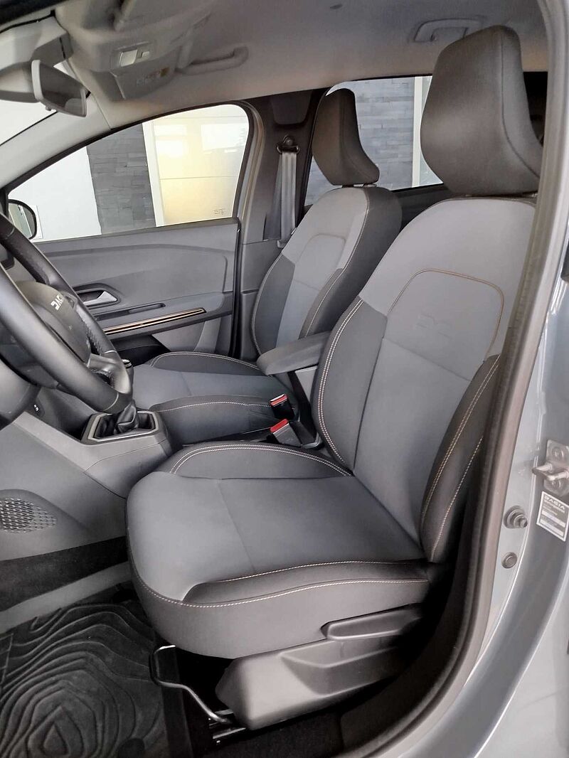 Dacia Jogger Extreme+ TCe 110 7-Sitzer NAVI/SHZ/KAMERA/PDC