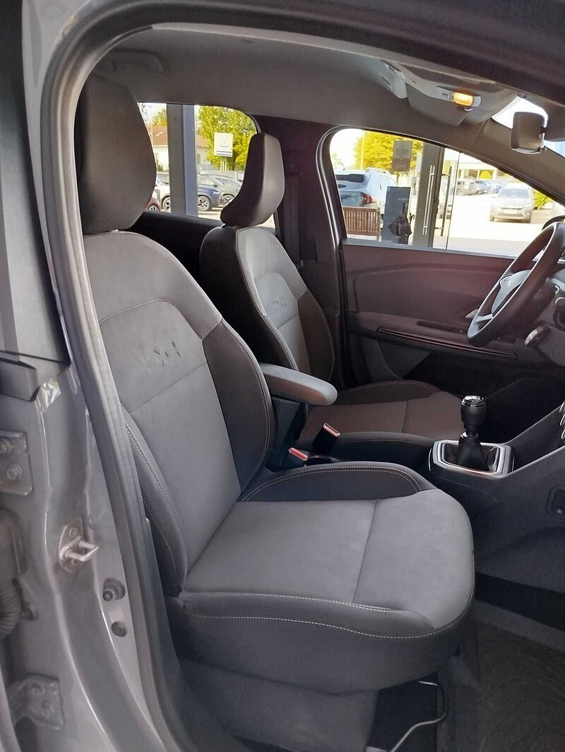 Dacia Jogger Extreme+ TCe 110 7-Sitzer NAVI/SHZ/KAMERA/PDC