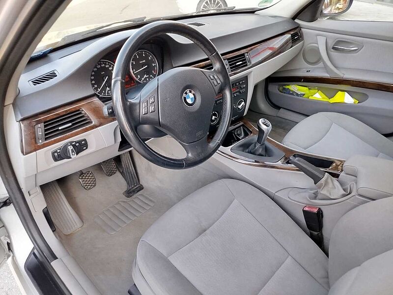 BMW 318i Touring *Klima/Pano/T&Uuml;V09/27*