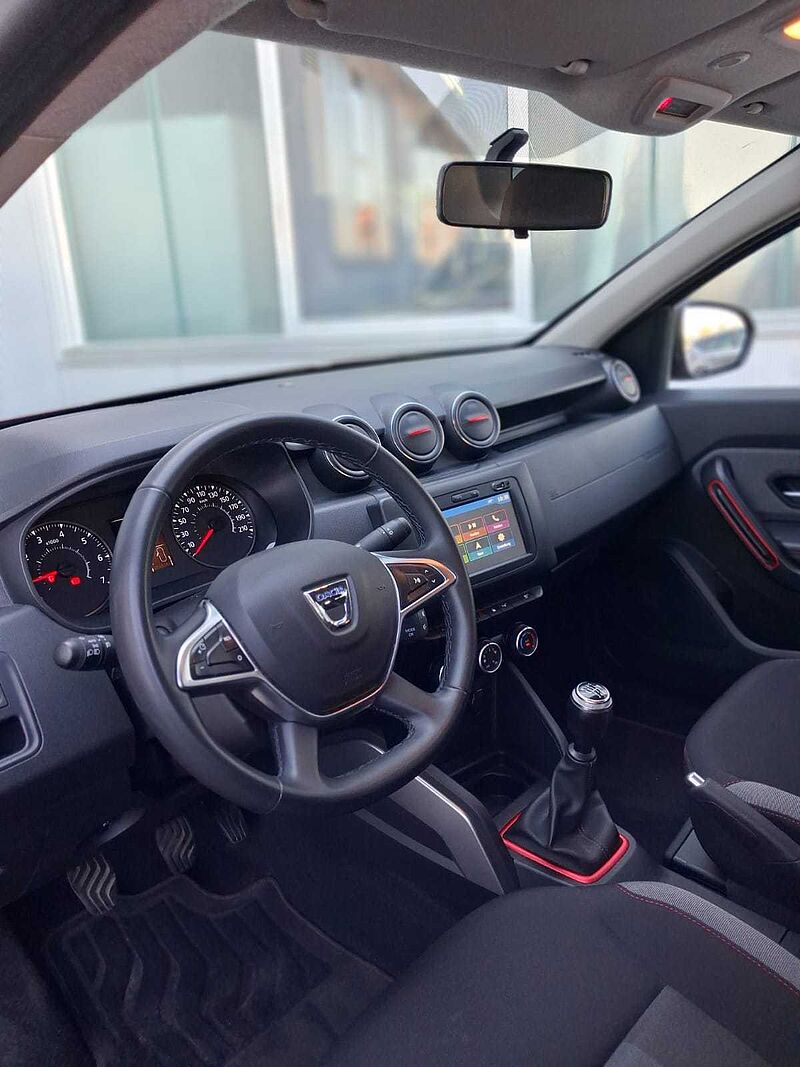 Dacia Duster 1.3 TCE 4x4, Techroad, Navi