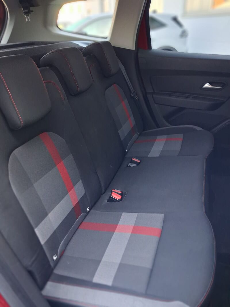 Dacia Duster 1.3 TCE 4x4, Techroad, Navi, AHK